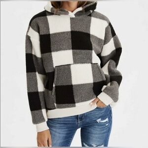 American Eagle Black and White Checkered Sherpa Hoodie size large